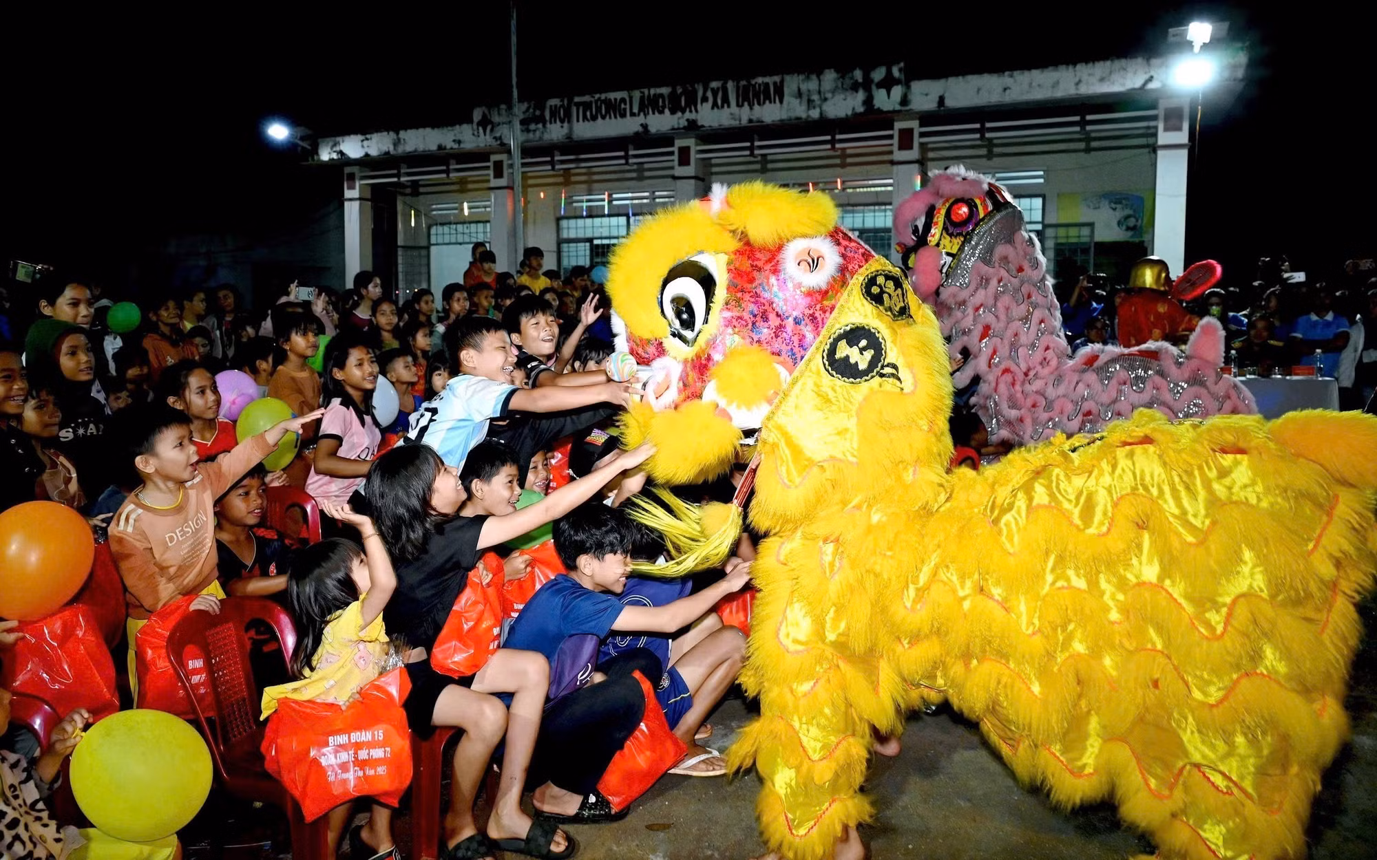 Nhiều hoạt động ý nghĩa được các Đoàn Kinh tế Quốc phòng trực thuộc Binh đoàn 15 tổ chức cho các cháu thiếu nhi tại 19 xã tại tỉnh Gia Lai.