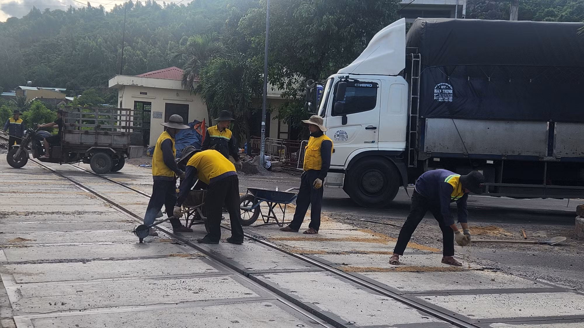 Duy tu, bảo dưỡng đường ngang có người gác tuyến Diêu Trì - Quy Nhơn.