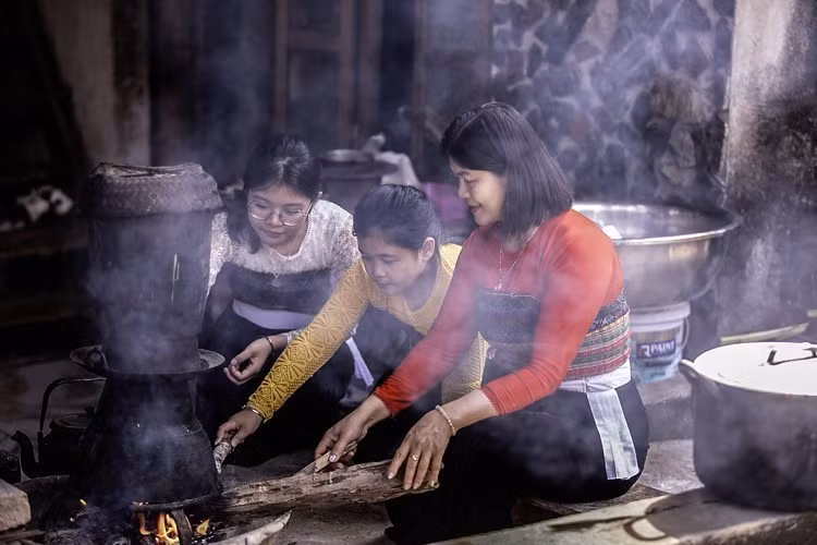 Lễ cúng mừng cơm mới là dịp để người Thái trở về sum họp cùng gia đình.