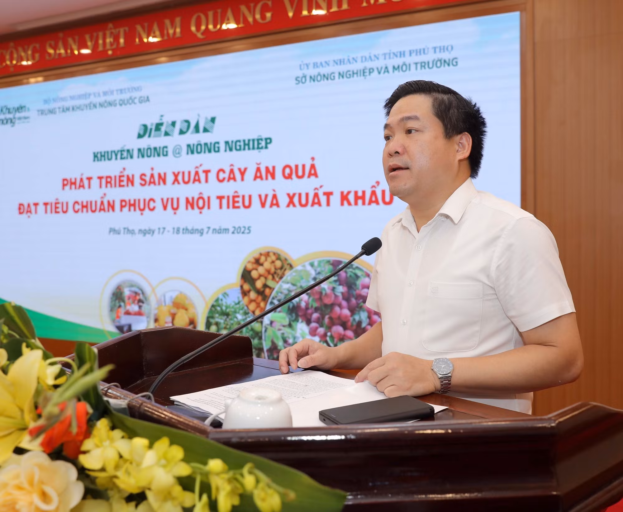 Phó Giám đốc Sở Nông nghiệp và Môi trường tỉnh Phú Thọ Bùi Duy Linh phát biểu tại diễn đàn. Ảnh: Hoàng Hùng/TTXVN