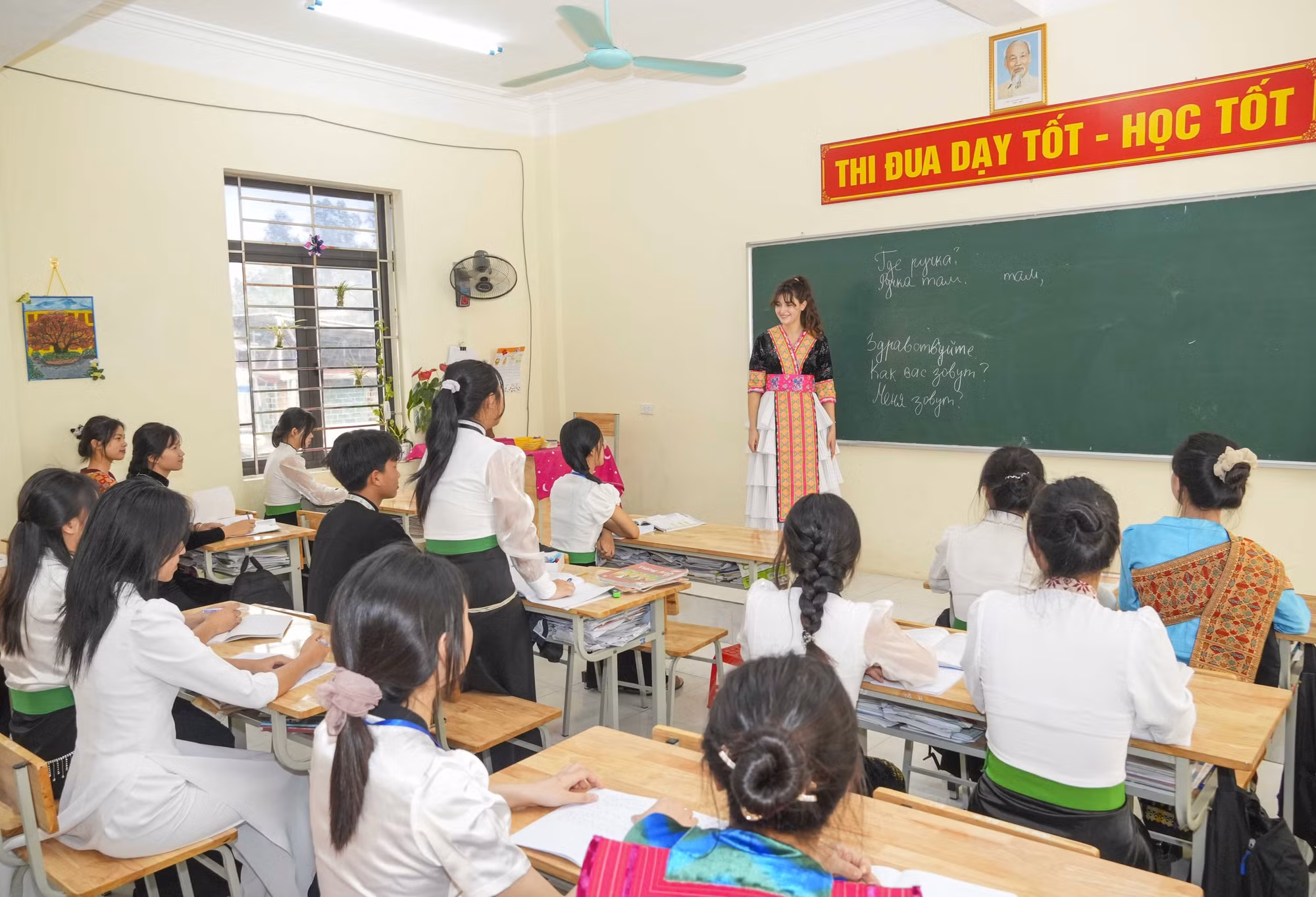 Không khí học tập sôi nổi tại lớp học tiếng Nga dành cho học sinh Trường Phổ thông Dân tộc Nội trú THPT tỉnh Điện Biên.