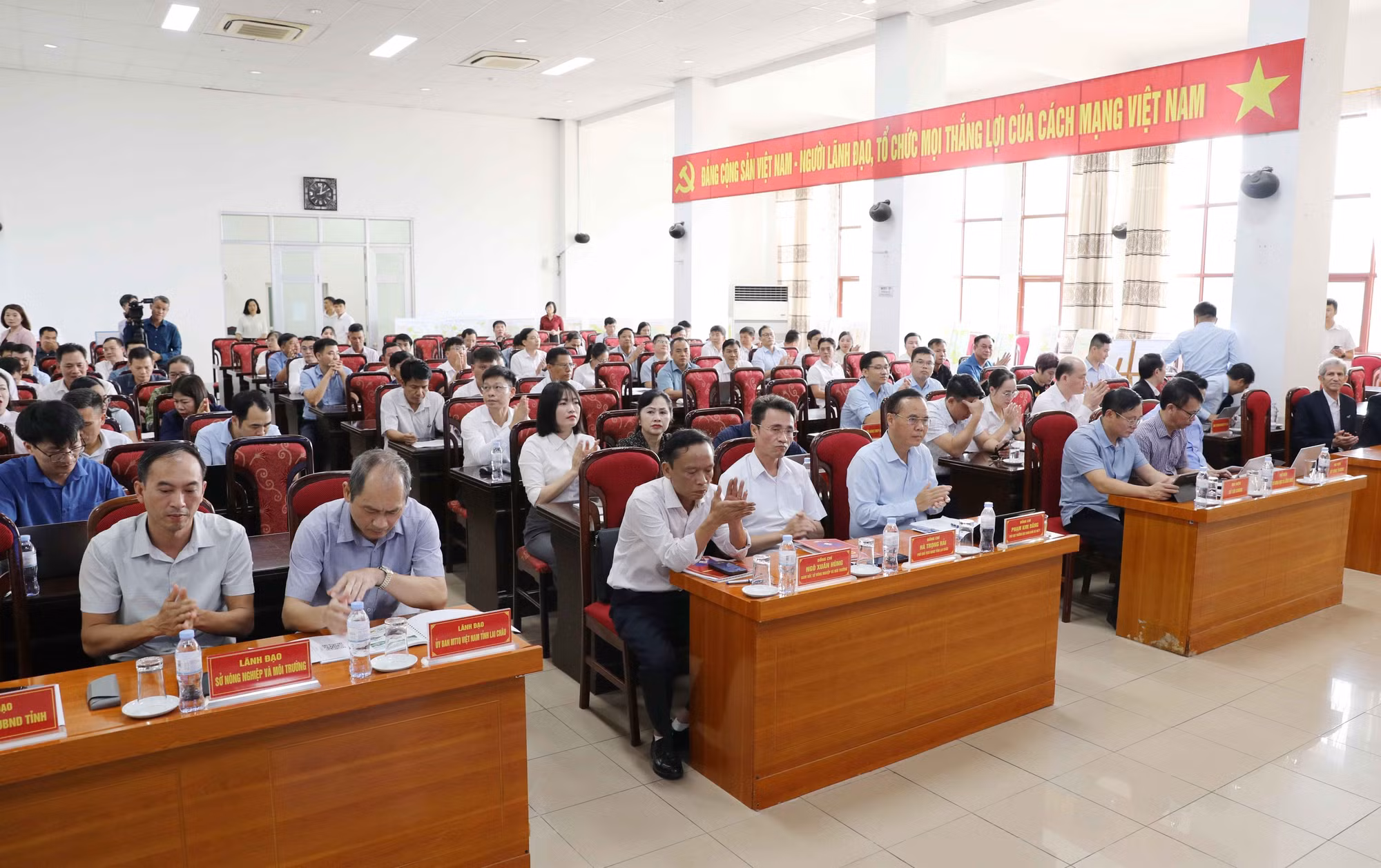 Các đại biểu tham dự Hội nghị.