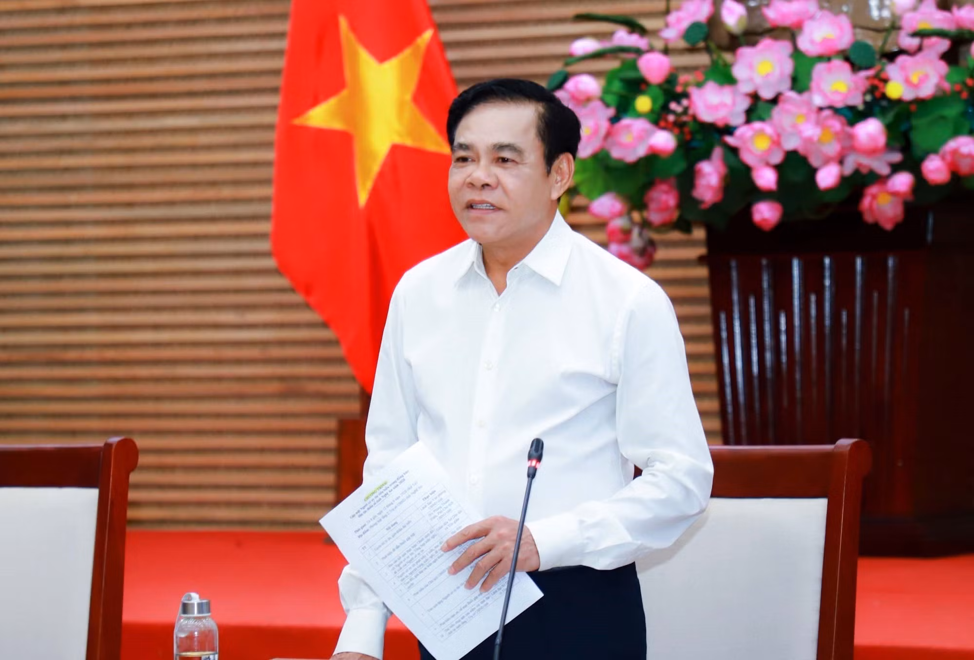 Chủ tịch UBND tỉnh Võ Trọng Hải phát biểu tại buổi gặp mặt.