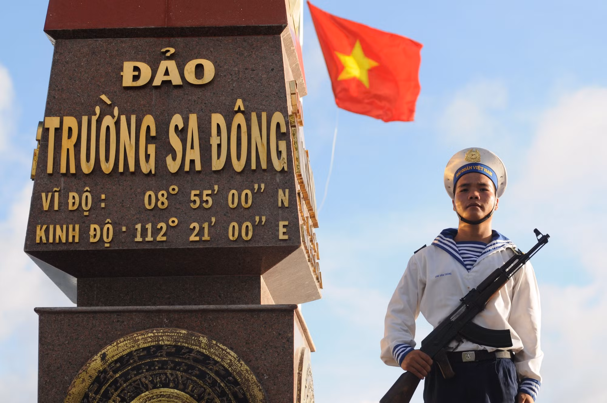ca-gac-ben-cot-moc-chu-quyen-le-quang-trung-vov.jpg