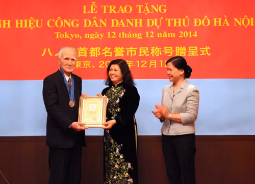Hà Nội trao danh hiệu công dân danh dự Thủ đô cho cựu Thủ tướng Nhật Bản ảnh 1