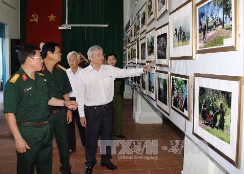 Triển lãm nghệ thuật về Quân đội nhân dân Việt Nam ảnh 1