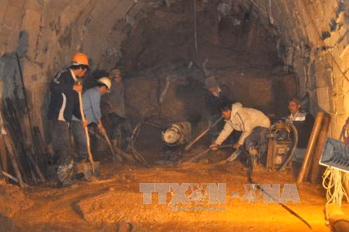 Chạy đua với thời gian cứu nạn nhân sập hầm thủy điện ảnh 2