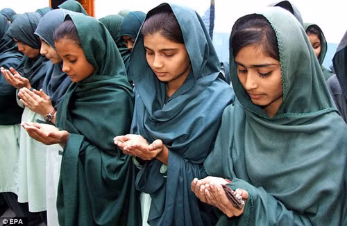 Nỗi đau tột cùng sau vụ thảm sát trường học Pakistan ảnh 8