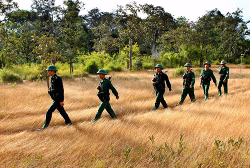 Bộ đội Cụ Hồ noi gương “Người Anh cả” ảnh 1