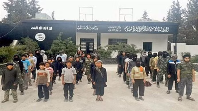 IS đang đào tạo trẻ 5 tuổi thành chiến binh ở Syria ảnh 1