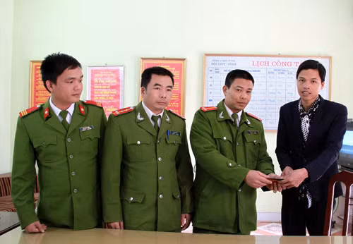 Nghĩa cử nhặt của rơi, trả người đánh mất ảnh 1