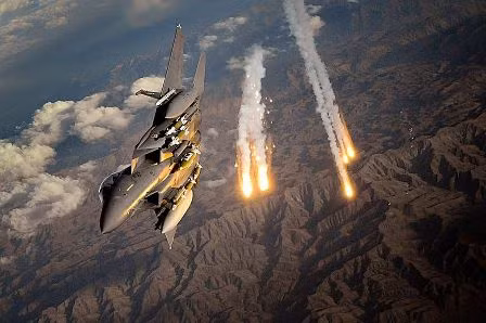 Mỹ thực hiện 61 cuộc không kích mới nhằm vào IS ở Iraq ảnh 1