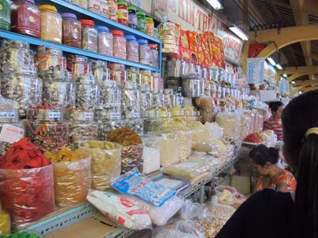 Doanh nghiệp, tiểu thương 'rục rịch' trữ hàng Tết ảnh 1