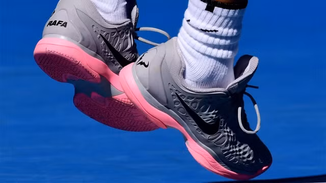 Rafael Nadal dùng lại mốt áo không tay, 'ăn diện' nhất Australian mở rộng ảnh 6