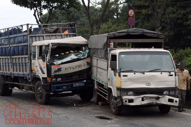 Tai nạn liên hoàn giữa 4 xe ô tô trên Quốc lộ 22, giao thông ùn tắc kéo dài ảnh 1