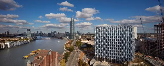 Có gì trong đại sứ quán tỉ đô Mỹ vừa mở cửa tại London? ảnh 1