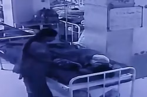 Lẻn vào bệnh viện bắt cóc bé sơ sinh ngay trên tay mẹ ảnh 1