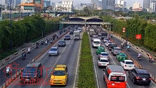 3 ô tô tông liên hoàn trong hầm Thủ Thiêm, giao thông bị ùn tắc kéo dài ảnh 2