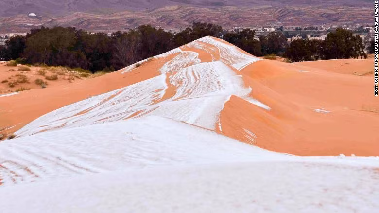 Ngắm sa mạc đỏ Sahara phủ trắng tuyết ảnh 3
