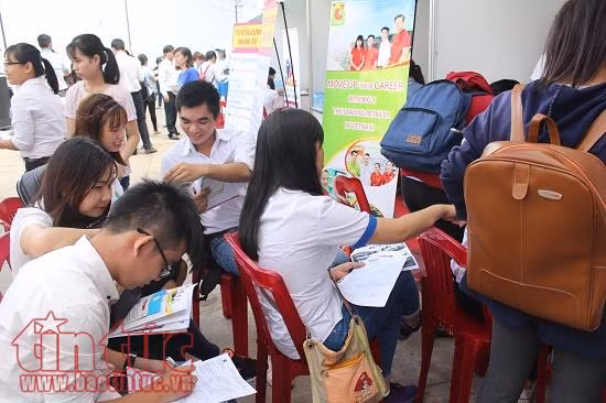 Nở rộ việc làm thời vụ dịp Tết Nguyên đán ảnh 1