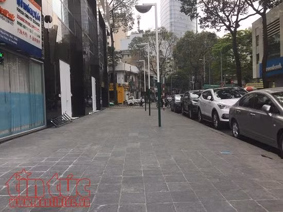 Quận 1 đình chỉ các bãi xe vỉa hè: Giữ xe trong nhà nở rộ, giá tăng gấp đôi ảnh 3