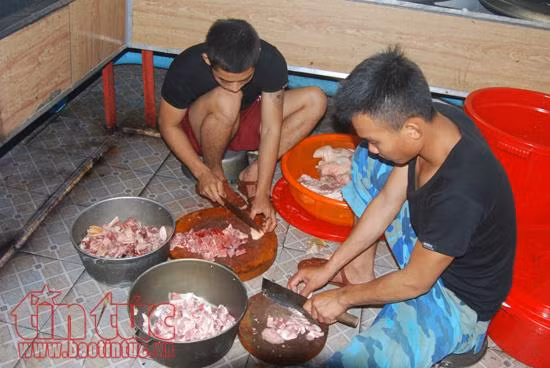 Những chiến sĩ anh nuôi trên tàu 996 ảnh 1