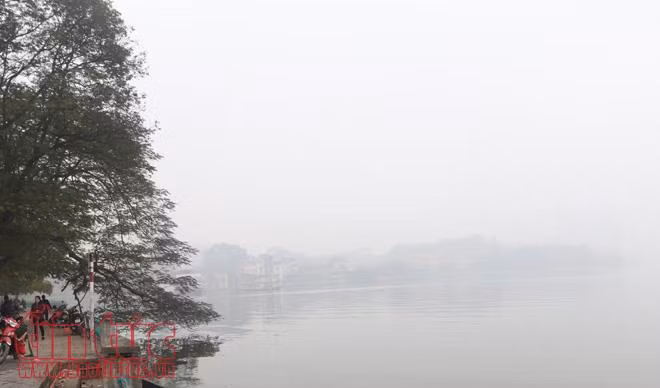 Hà Nội lãng đãng trong sương mờ buổi sớm ảnh 12