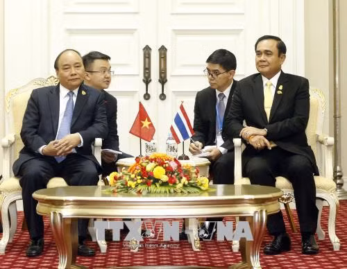 Thủ tướng Nguyễn Xuân Phúc gặp Thủ tướng Thái Lan Prayut Chan-ocha ảnh 1
