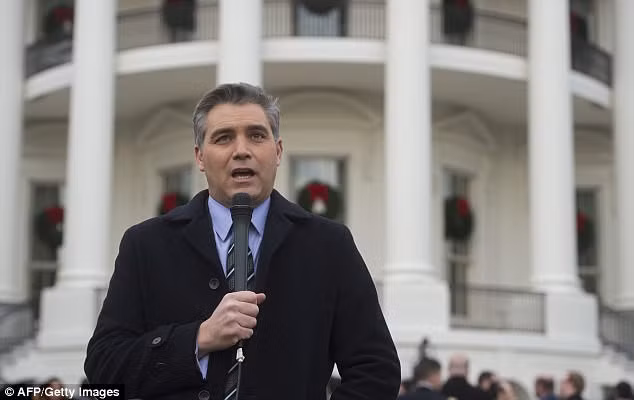 Ông Trump chỉ thẳng mặt, đuổi phóng viên CNN ra ngoài ảnh 2