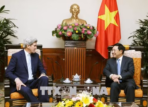 Phó Thủ tướng Phạm Bình Minh tiếp cựu Ngoại trưởng Hoa Kỳ John Kerry ảnh 1