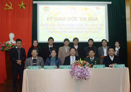 Các hội đoàn thể thi đua nhận ủy thác tín dụng chính sách ảnh 1