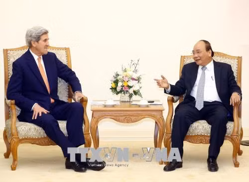 Thủ tướng Nguyễn Xuân Phúc tiếp cựu Ngoại trưởng Hoa Kỳ John Kerry ảnh 1