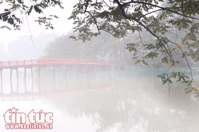 Hà Nội lãng đãng trong sương mờ buổi sớm ảnh 5