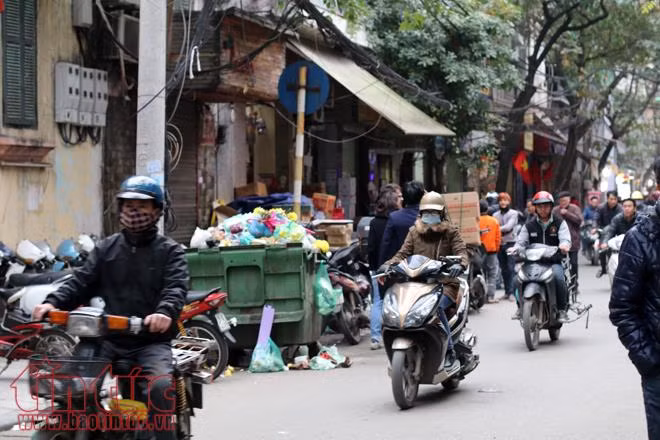Trật tự vỉa hè, lòng đường ở Hà Nội: Lại 'bắt cóc bỏ đĩa' ảnh 5