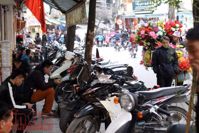 Trật tự vỉa hè, lòng đường ở Hà Nội: Lại 'bắt cóc bỏ đĩa' ảnh 6