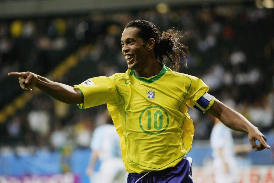 Ronaldinho giải nghệ - Chia tay số 10 tài năng ảnh 4
