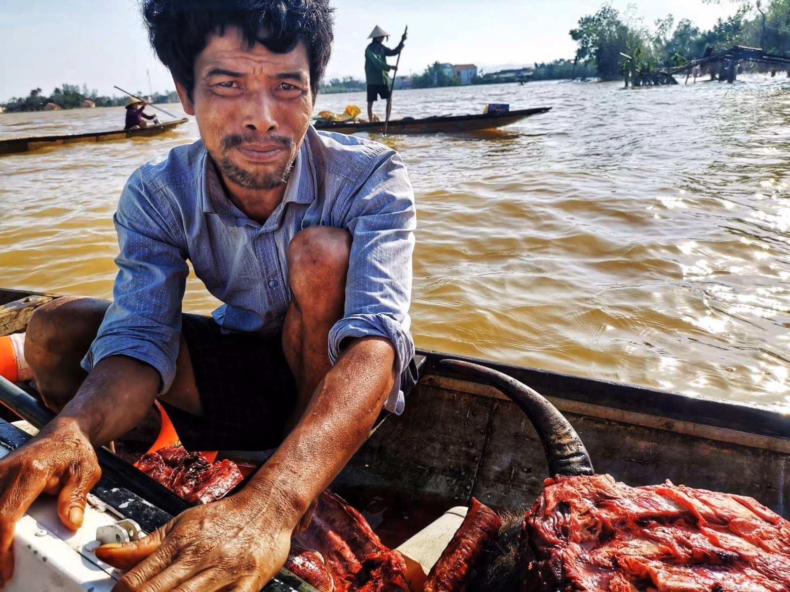 Người dân miền Trung mất hết tài sản vì nước lũ dâng cao. Ảnh: Thành Đạt/TTXVN