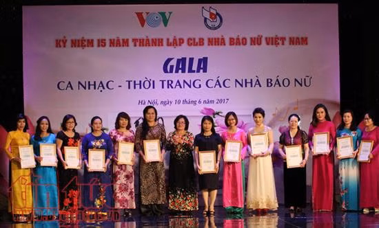 Khi các nữ nhà báo 'vào vai' nghệ sĩ ảnh 2