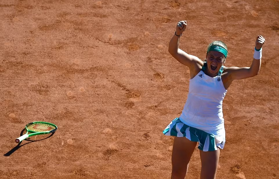 'Hiện tượng' Ostapenko đăng quang vô địch Roland Garros ảnh 1