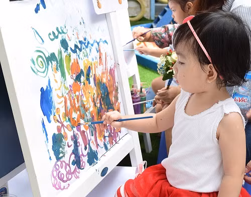 Ngắm các 'thiên thần nhỏ' đáng yêu khi ở các lớp học kỹ năng dịp hè ảnh 1