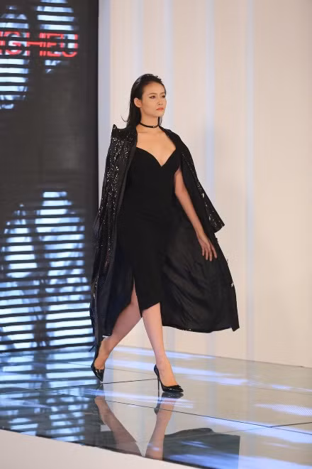 The Face- Gương mặt thương hiệu: Mỹ Nhân bị HLV Lan Khuê mắng 'catwalk như đi chợ' ảnh 6