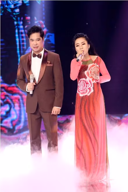 Chung kết Thần tượng Bolero: Phương Liên 'sến nghĩa sến tình... yêu lắm mình ơi' ảnh 4