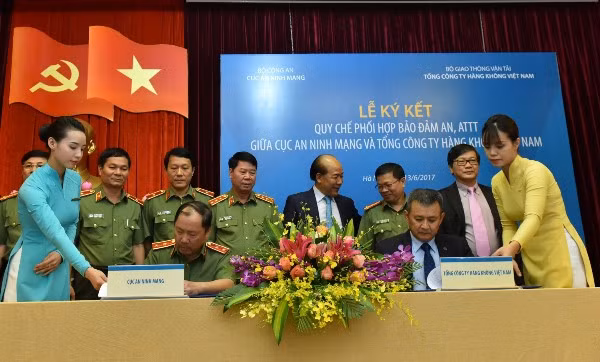 Cục An ninh mạng ký Quy chế phối hợp đảm bảo an ninh, an toàn thông tin với Vietnam Airlines ảnh 1