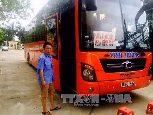 Bắt giữ ô tô khách vận chuyển gần 6.000 bao thuốc lá lậu ảnh 1