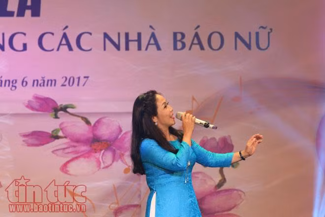 Khi các nữ nhà báo 'vào vai' nghệ sĩ ảnh 4