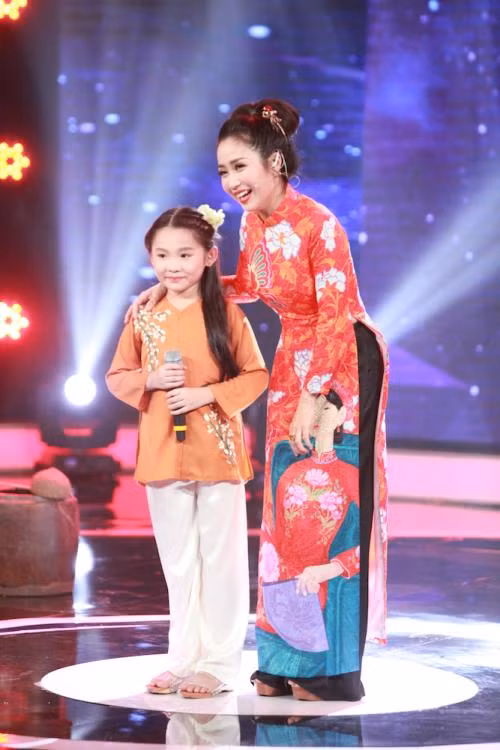 ‘Hiện tượng dân ca nhí’ Nghi Đình chinh phục Quang Linh trong từng câu hát ảnh 2