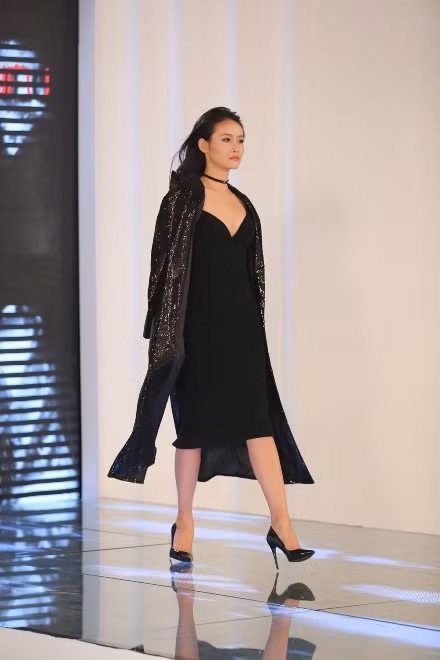 The Face- Gương mặt thương hiệu: Mỹ Nhân bị HLV Lan Khuê mắng 'catwalk như đi chợ' ảnh 4