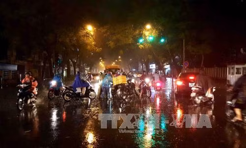 Hà Nội lại chìm trong biển nước sau cơn mưa giờ tan tầm ảnh 2