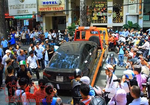 Lấn chiếm vỉa hè, hàng loạt xế hộp bị kéo về phường ảnh 13