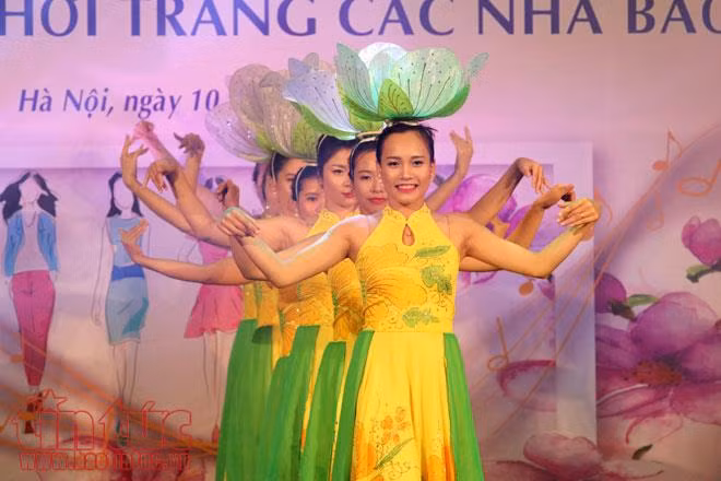 Khi các nữ nhà báo 'vào vai' nghệ sĩ ảnh 15